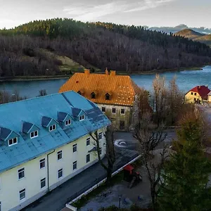  Hotel Fuzinarska Kuca