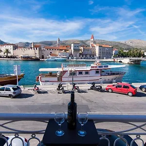 https://vila-liza-trogir-21220.hotels-in-trogir.com